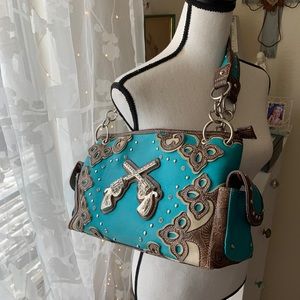 Montana West concealed carry Western purse with pistols and rhinestones in